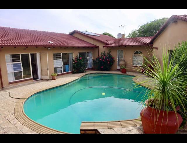 3 BEDROOM HOUSE FOR SALE IN BRACKENHURST